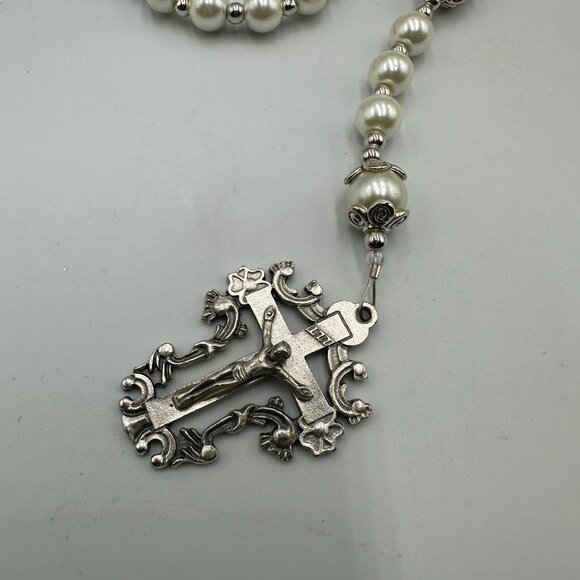 Vintage Rosary Necklace Faux Pearl Silver Tone Ornate Cross Religious Beaded - Picture 4 of 11